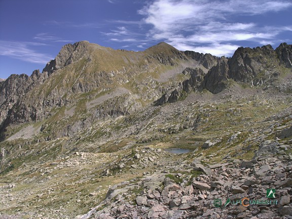 7 - Il laghetto non nominato che si scorge poco oltre il bivio per i Laghi del Laus Fer (2020)