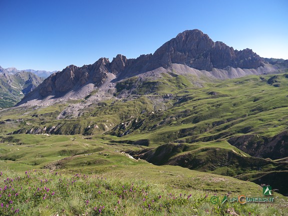 1 - Rocca La Meja ed i tipici fenomeni erosivi dovuti alle acque meteoriche (2012)