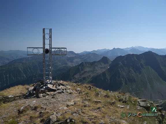 9 - La croce in vetta alla Rocca di San Bernolfo (2015)