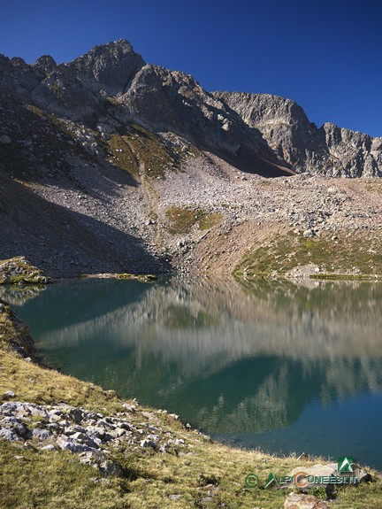 9 - Il Lago dell'Aver soprano. Sullo sfondo, il Monte Aver (2015)