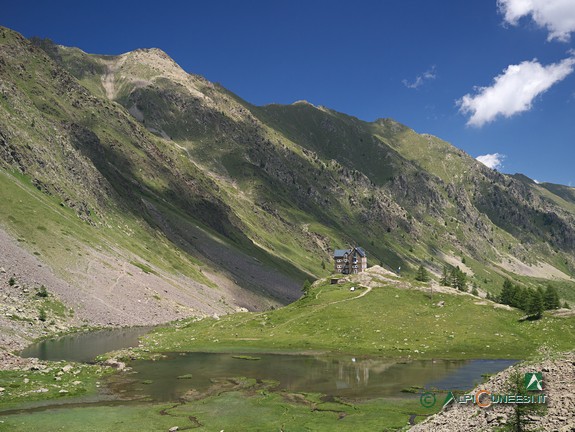 5 - Il Lago inferiore dell'Ischiator diviso in due da un piccolo lembo di terra e pietre (2019)