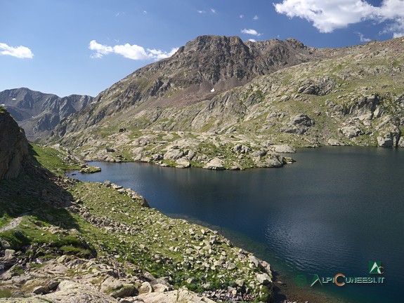 12 - Il maggiore dei Laghi inferiori del Laus Fer dal sentiero per i laghi superiori (2020)