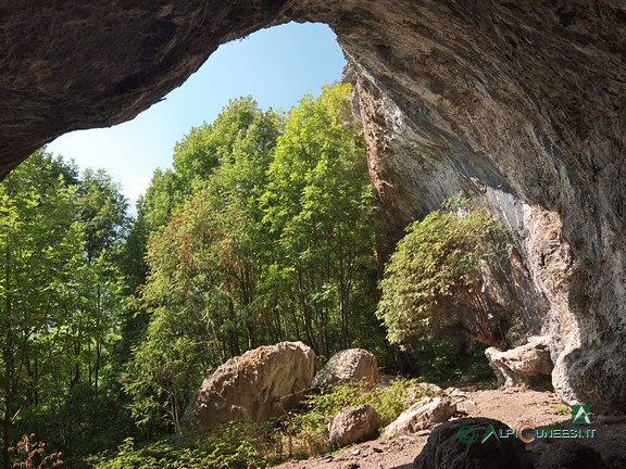14 - Una delle Grotte di Aisone, frequentate sin dal 4700 a.C. (2021)
