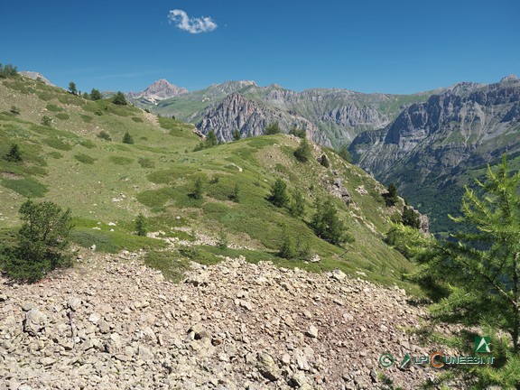4 - Veduta sul Monte Bersaio e Rocca la Meja dal sentiero (2026)