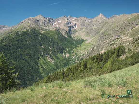 7 - Panorama sul Vallone dell'Ischiator dai pressi del Ricovero Monte Vaccia (2026)