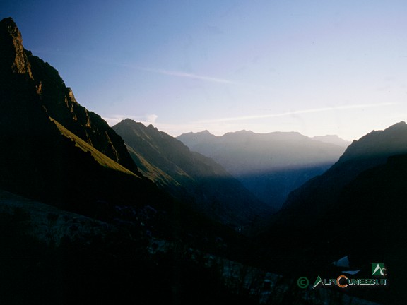 5 - L'alba dal Rifugio della Lausa (1997)