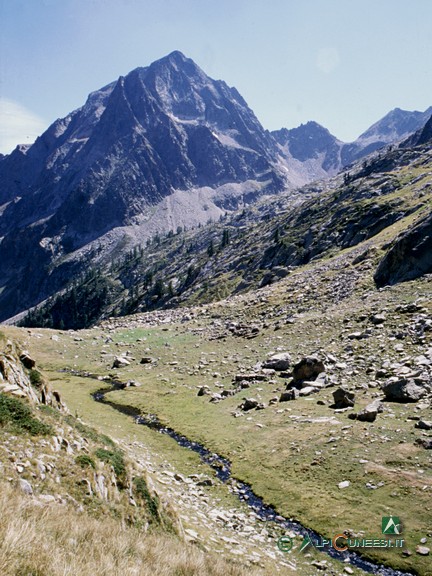 1 - Il Monte Malinvern dai pressi del Lago inferiore della Valletta (1998)