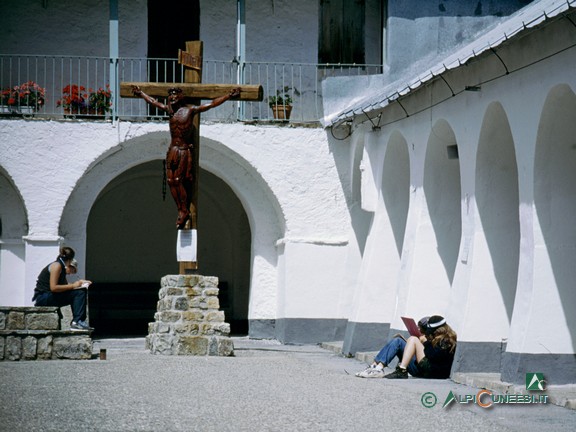 1 - Il porticato del Santuario di Sant'Anna (2000)