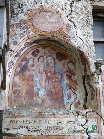 3 - La posizione ombreggiata e riparata su una abitazione di Chioraira ha conservato questo affresco datato 1815 (2005)