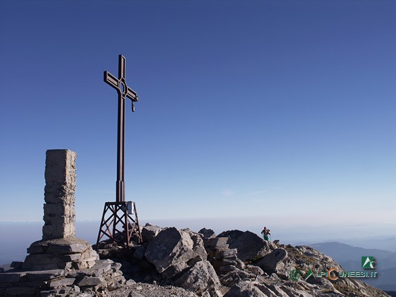 5 - La croce in vetta al Mongioie (2006)