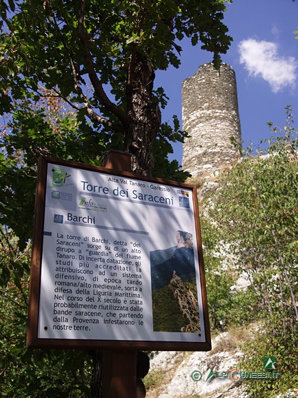 5 - Il pannello informativo alla fine del sentiero, ai piedi della Torre dei Saraceni (2007)