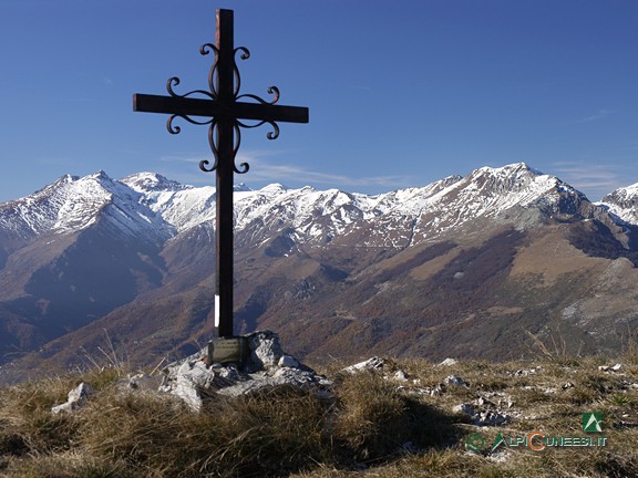 7 - Il Pizzo d'Ormea (a sinistra) e il Monte Antoroto (a destra) dall'anticima ovest del Monte Galero (2007)