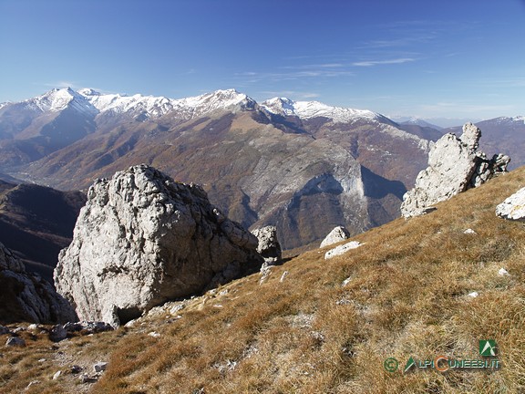 8 - Affioramenti rocciosi lungo la dorsale occidentale (2007)