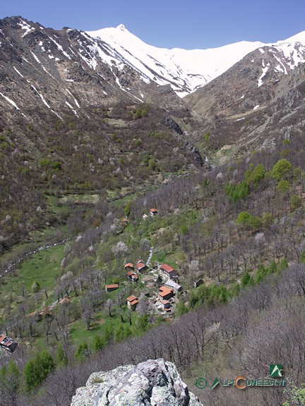 2 - La Valle Armella con Case Bensi in basso e il Pizzo d'Ormea sullo sfondo (2009)