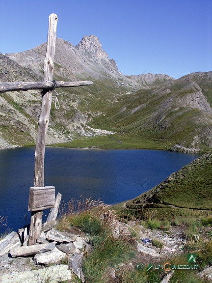 3 - Il Lago Bleu; sullo sfondo, Roc della Niera (2005)