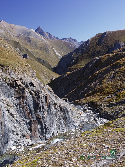7 - Il torrente che scende dal Vallone dell'Autaret è il responsabile della profonda Gola delle Barricate (2006)