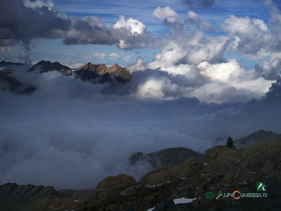7 - Panorama (coperto dalle nuvole) dal Mongioia (2015)