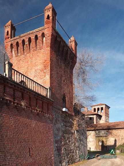 1 - Un torrione del Castello Rosso a Costigliole Saluzzo (2021)