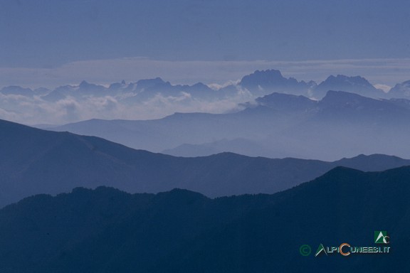 4 - Il panorama sulle vallate Cuneesi dal Colle dell'Agnello (1995)