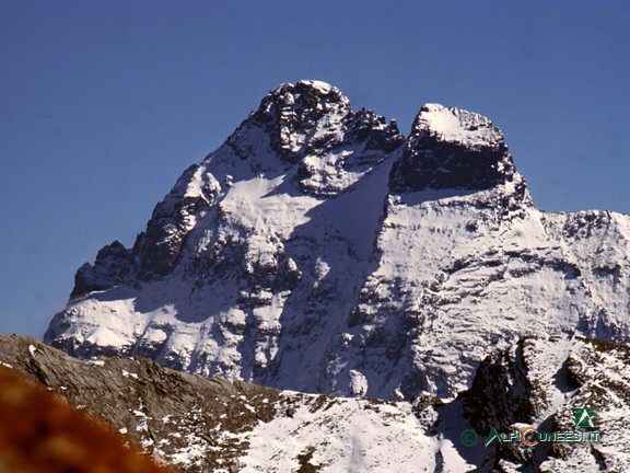 5 - Monviso (a sinistra) e Viso di Vallanta (a destra), dal Colle dell'Agnello (1995)