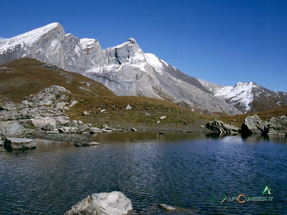 6 - Il Lago del Pic d'Asti che si incontra lungo la strada poco prima del Rifugio degli Alpini (1995)