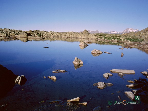 2 - Uno dei due laghetti situati poco sopra il Bivacco Berardo (2001)