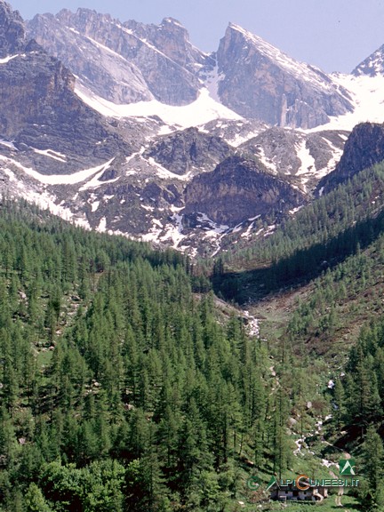 1 - Lo splendido panorama sul Vallone di Camoscera dalle Grange Culet (2004)