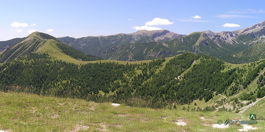 19 - La Baisse de Peïrefique e, a destra sullo sfondo, il Mont Bego (2010)