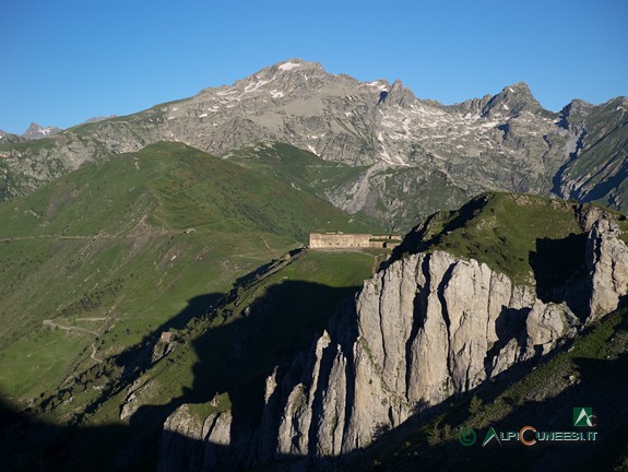 6 - Ausblick auf den vom Fort Central beherrschten Pass Colle di Tenda (2014)