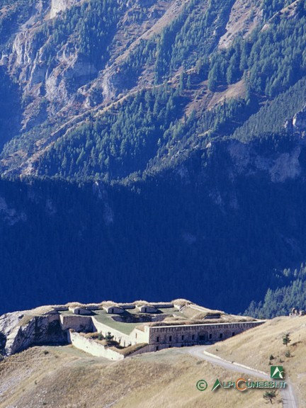 1 - Fort de la Marguerie dal sentiero che sale a Fort Pernante (2003)