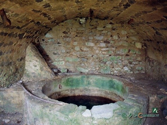 1 - La cisterna per l'approvvigionamento idrico di Tetti Colletta, realizzata nel seminterrato di una abitazione (2004)