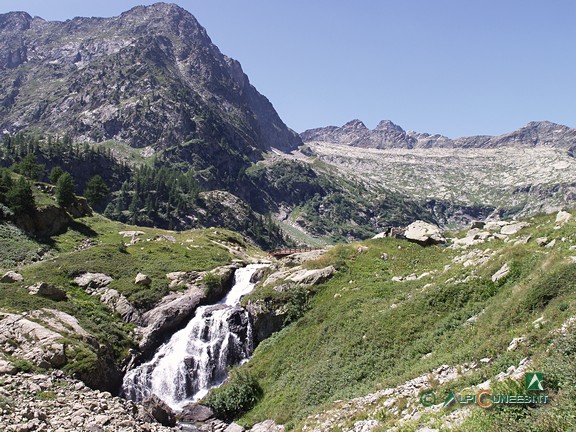 4 - Kleiner Wasserfall am Abfluss des Lago sottano della Sella (2005)