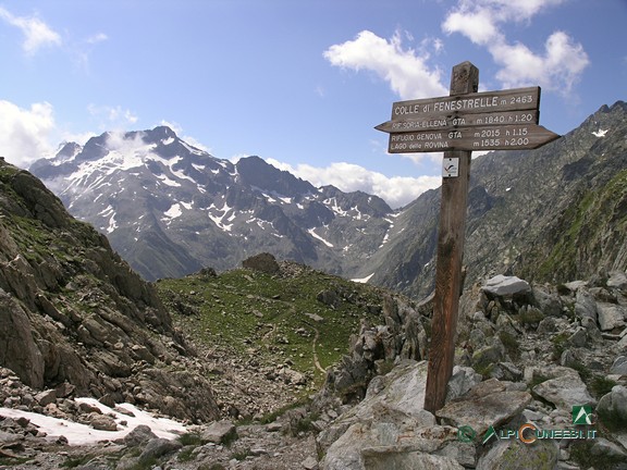 6 - Wegweiser am Pass Colle di Fenestrelle (2011)