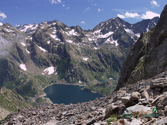 17 - Der Stausee Bacino del Chiotas und der Lago Brocan, dazwischen die Berghütte Rifugio Genova (2011)