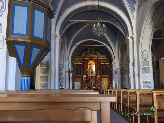 2 - Im Innern der kleinen Kapelle Sanctuaire de la Madone de Fenestre (2014)