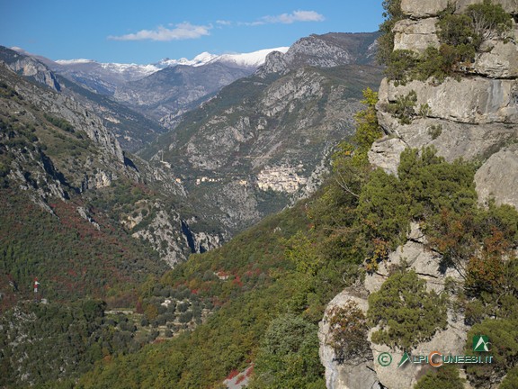 10 - Ausblick vom Abzweig nach Zouayné, bivio per Zouayné, auf Saorge und das mittlere Roya-Tal (2014)