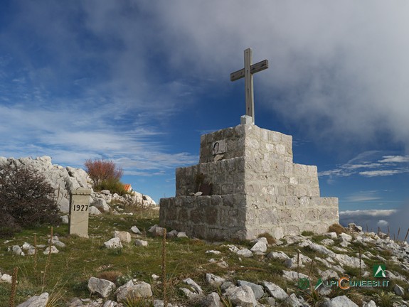 3 - Das Kreuz auf dem Grenzgipfel des Monte Grammondo (2014)
