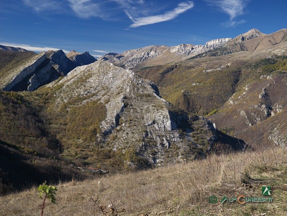 8 - Rocca Ferraira e l'alta Val Tanaro dai pressi di Bric Castagnino (2016)