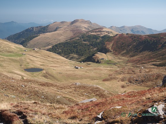 13 - L'amena conca pascoliva che ospita le Grange Tibert (2023)