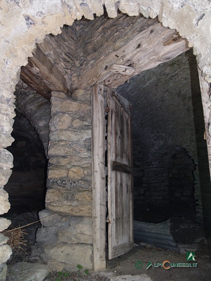 3 - Particolare di una vecchia abitazione a Carnino superiore (2006)