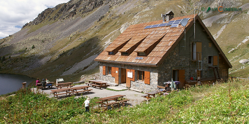 Refuge de Vens (&copy; Roberto Pockaj - AlpiCuneesi.it)
