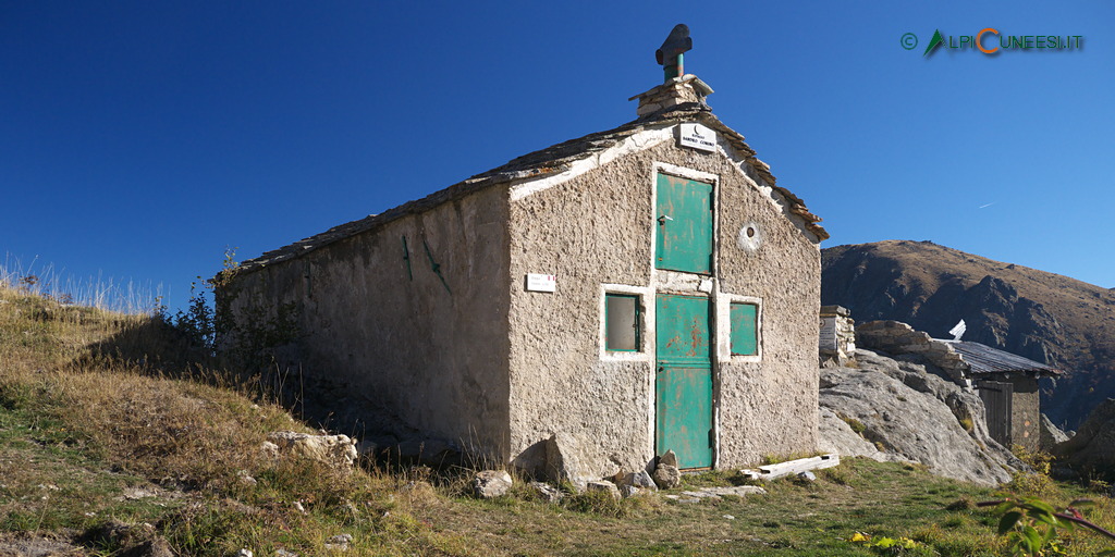 Rifugio Comino (© Roberto Pockaj - Alpicuneesi.it)