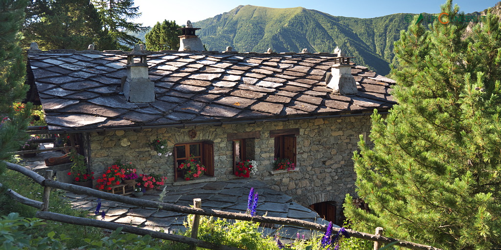 Rifugio Grongios Martre (© Roberto Pockaj - Alpicuneesi.it)